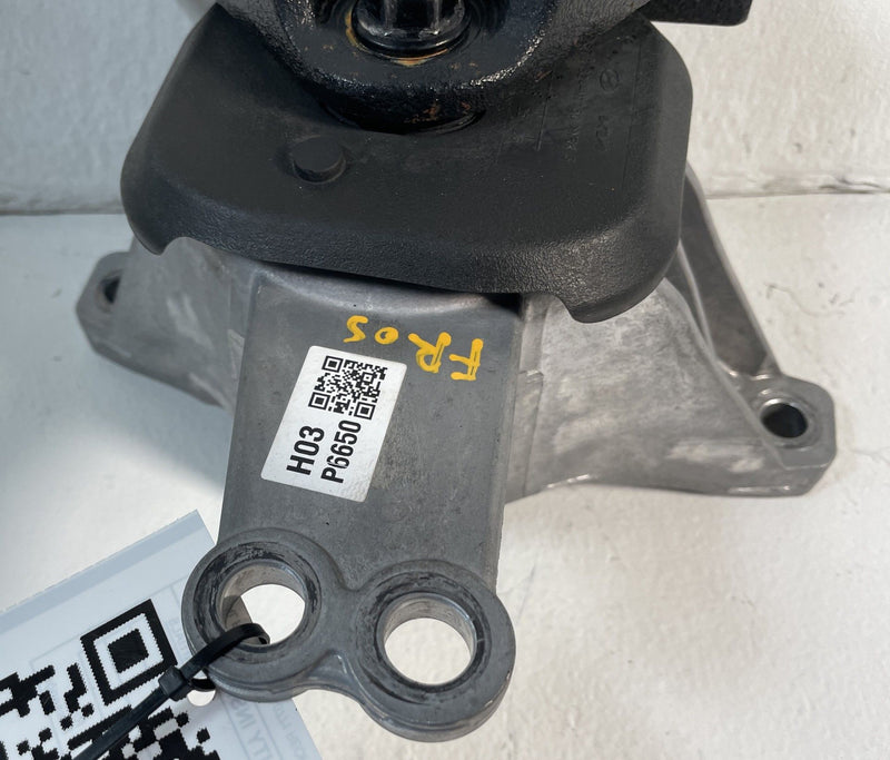 Load image into Gallery viewer, 2024-2025 HYUNDAI SANTA FE FRONT RIGHT SIDE ENGINE MOUNT SUPPORT BRACKET #106943