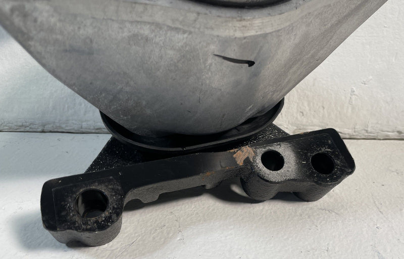 Load image into Gallery viewer, 2024-2025 HYUNDAI SANTA FE FRONT RIGHT SIDE ENGINE MOUNT SUPPORT BRACKET #106943