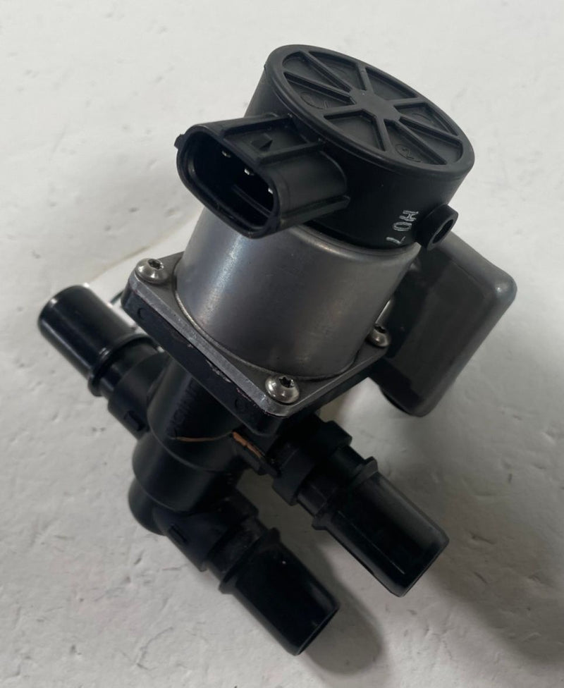 Load image into Gallery viewer, 2022-2025 HYUNDAI IONIQ 5 RWD HV BATTERY COOLANT 3 WAY CHANGEOVER VALVE # 112550