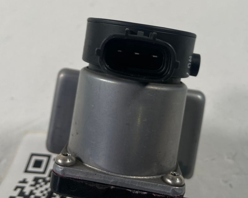 Load image into Gallery viewer, 2022-2025 HYUNDAI IONIQ 5 RWD HV BATTERY COOLANT 3 WAY CHANGEOVER VALVE # 112550