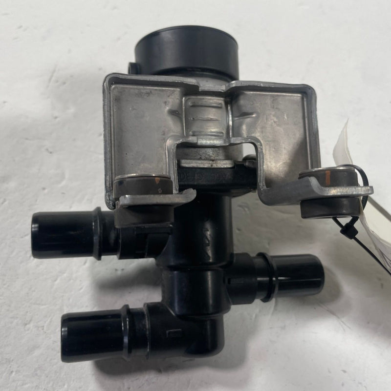 Load image into Gallery viewer, 2022-2025 HYUNDAI IONIQ 5 RWD HV BATTERY COOLANT 3 WAY CHANGEOVER VALVE # 112550