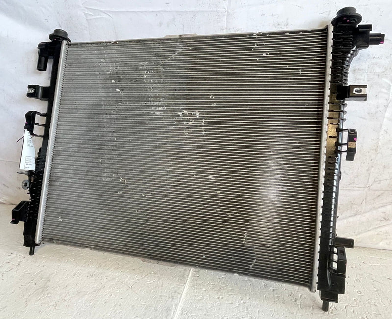 Load image into Gallery viewer, 23-26 CHEVROLET EQUINOX ENGINE COOLING RADIATOR ASSEMBLY 1.5L 84989891 # 111395