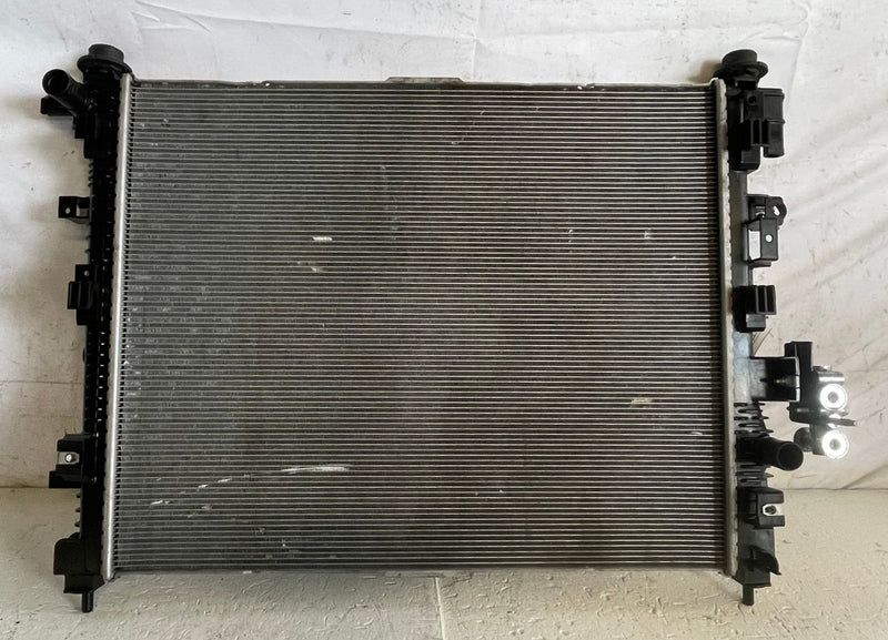 Load image into Gallery viewer, 23-26 CHEVROLET EQUINOX ENGINE COOLING RADIATOR ASSEMBLY 1.5L 84989891 # 111395