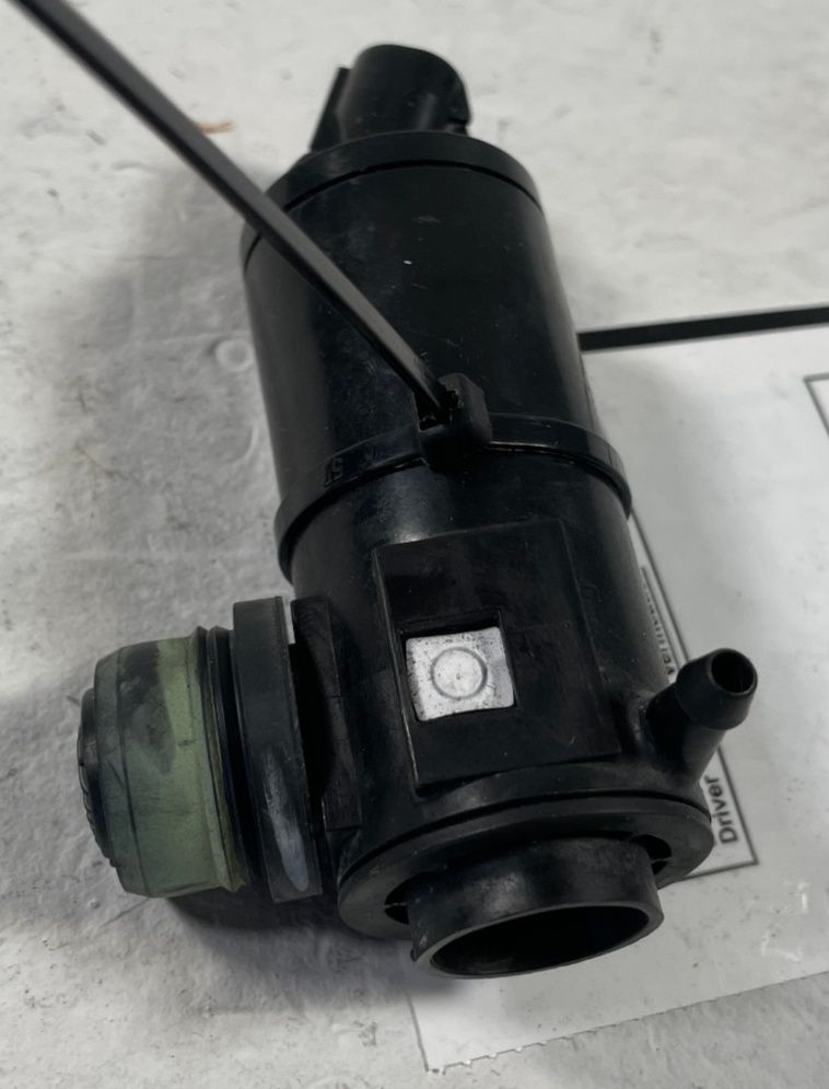 Load image into Gallery viewer, 2016 - 2026 TOYOTA TUNDRA TACOMA CAMRY FRONT WINDSHIELD WASHER PUMP # 108417