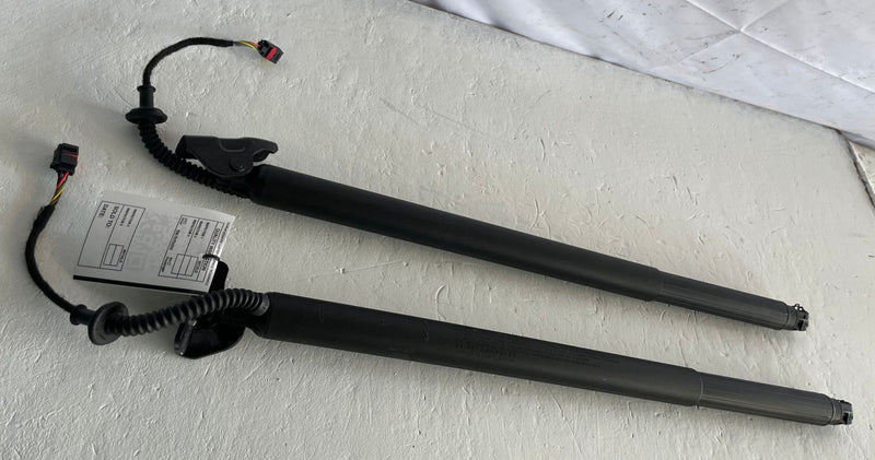 Load image into Gallery viewer, 22-25 KIA TELLURIDE REAR LEFT & RIGHT TAILGATE SHOCK STRUT LIFT SUPPORT # 107168