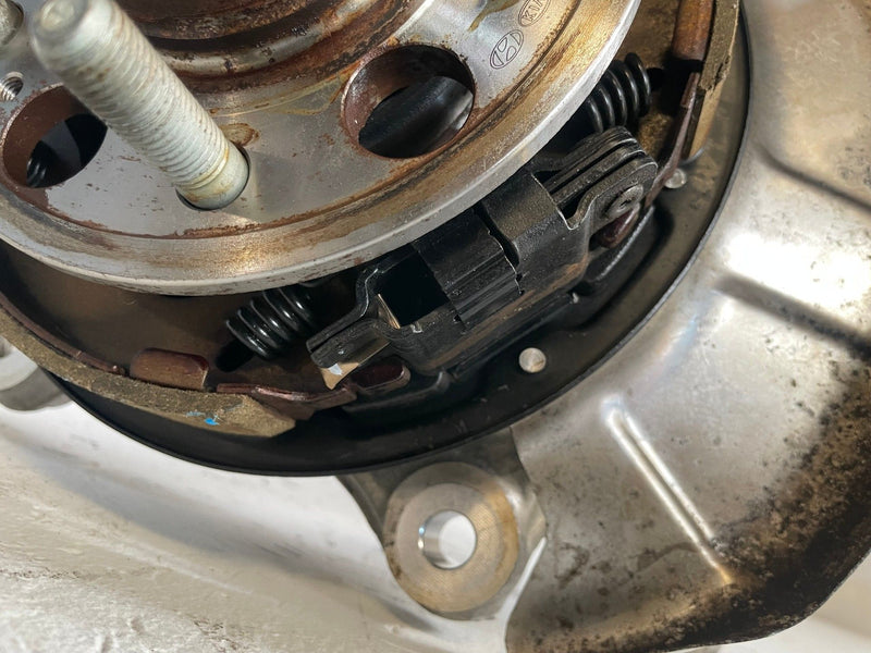 Load image into Gallery viewer, 2019 - 2026 GENESIS G70 REAR LEFT DRIVER SIDE SPINDLE KNUCKLE & HUB # 113886