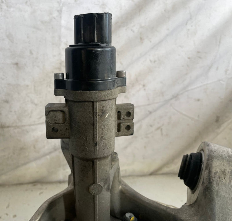 Load image into Gallery viewer, 2019 - 2026 GENESIS G70 REAR LEFT DRIVER SIDE SPINDLE KNUCKLE & HUB # 113886