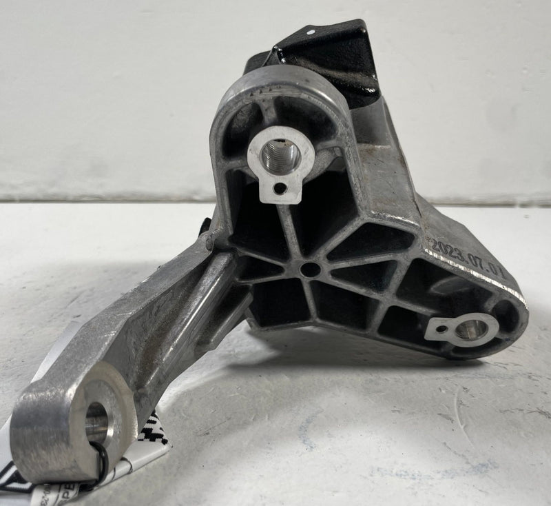 Load image into Gallery viewer, 2022 - 2025 KIA EV6 AWD FRONT RIGHT SIDE ENGINE MOUNT BRACKET SUPPORT # 109946