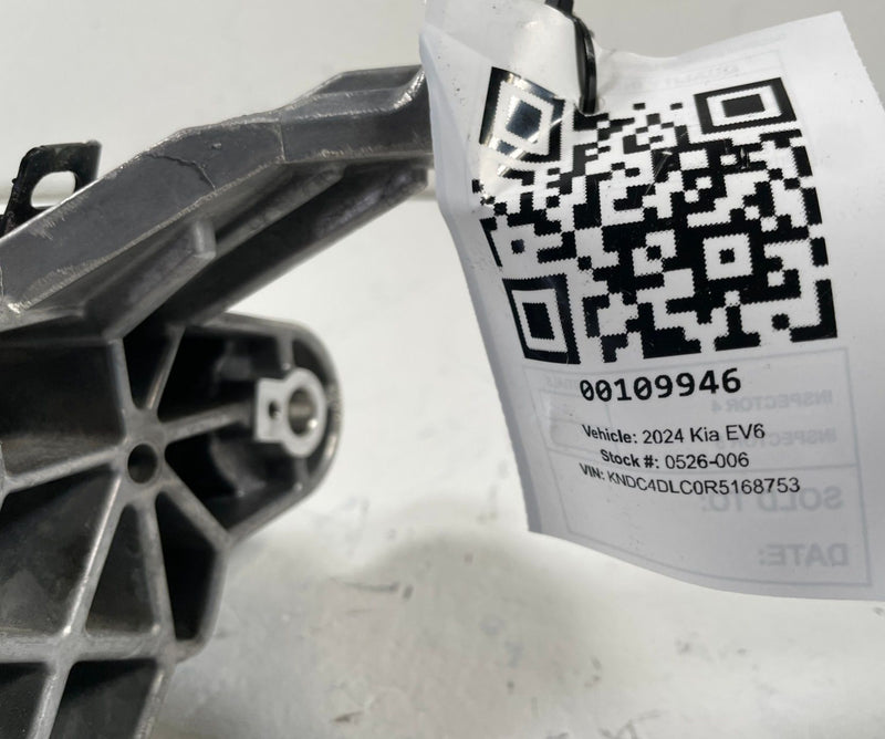 Load image into Gallery viewer, 2022 - 2025 KIA EV6 AWD FRONT RIGHT SIDE ENGINE MOUNT BRACKET SUPPORT # 109946