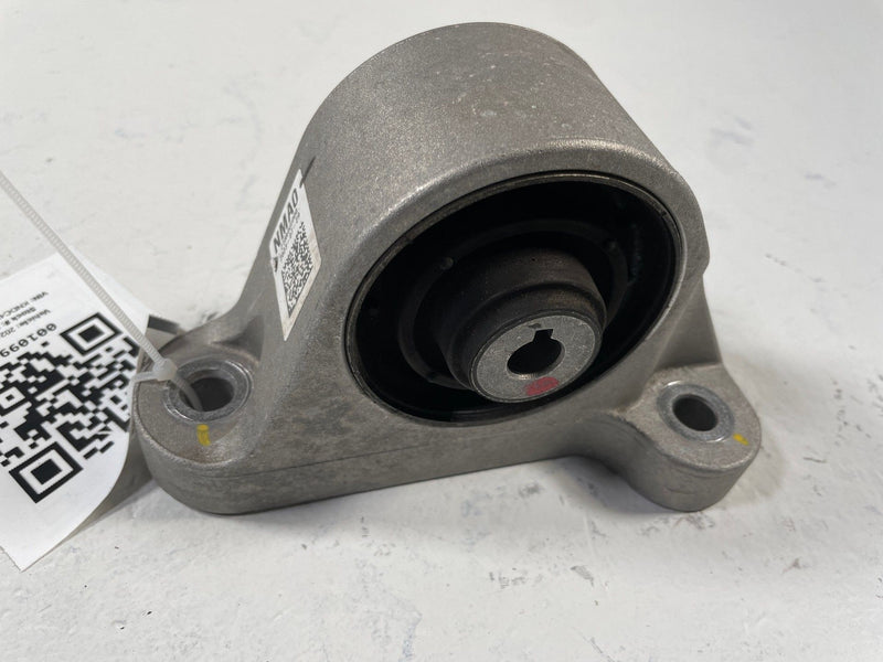 Load image into Gallery viewer, 2022-2025 KIA EV6 FRONT RIGHT SIDE DRIVE UNIT MOUNT BRACKET SUPPORT # 109948