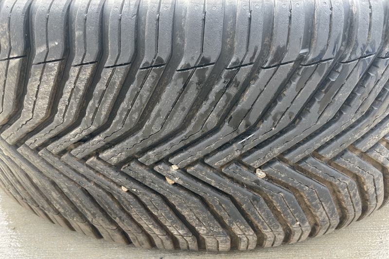 Load image into Gallery viewer, 23-25 HONDA PILOT 20X8J ALLOY 7 SPOKE WHEEL W/ TIRE 255/5GR20 (ONLY 1) # 105892
