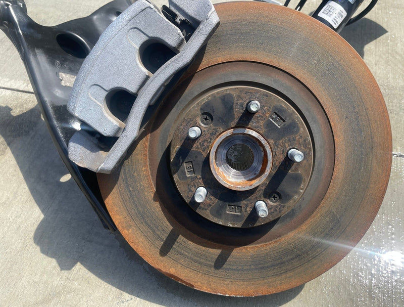 Load image into Gallery viewer, 20-24 KIA TELLURIDE FWD FRONT LEFT DRIVER SIDE SUSPENSION KNEE ASSEMBLY # 107182
