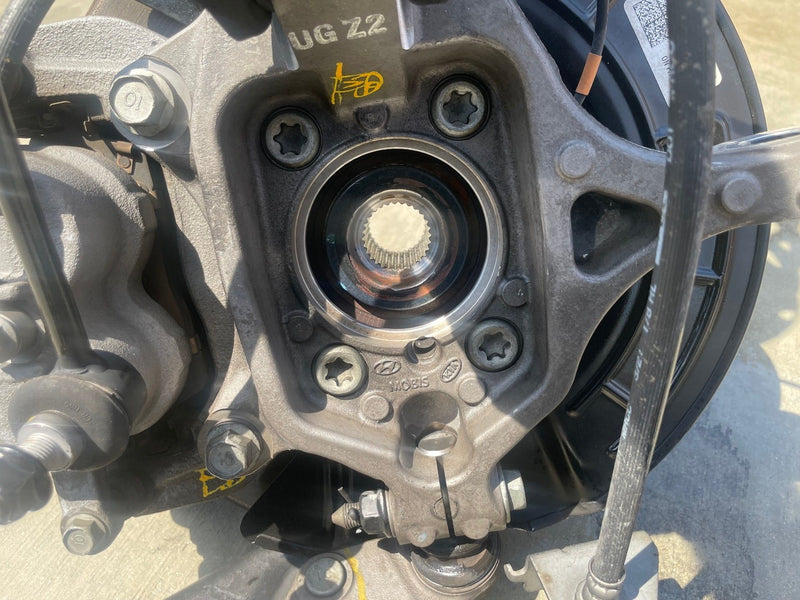 Load image into Gallery viewer, 2020-24 KIA TELLURIDE FWD FRONT RIGHT SIDE SUSPENSION KNEE ASSEMBLY # 107191