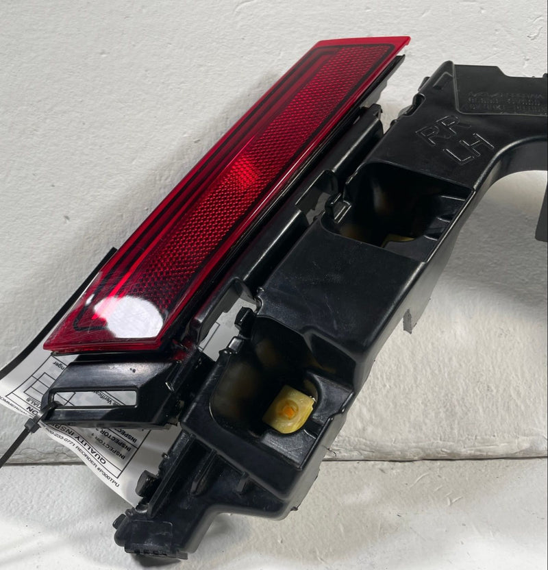 Load image into Gallery viewer, 2022-2024 KIA EV6 REAR LEFT SIDE BUMPER MOUNT BRACKET W/ REFLECTOR LAMP # 109929