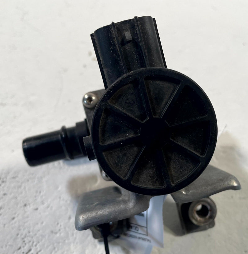 Load image into Gallery viewer, 2022-2025 HYUNDAI IONIQ 5 RWD HV BATTERY COOLANT 3 WAY CHANGEOVER VALVE # 114068