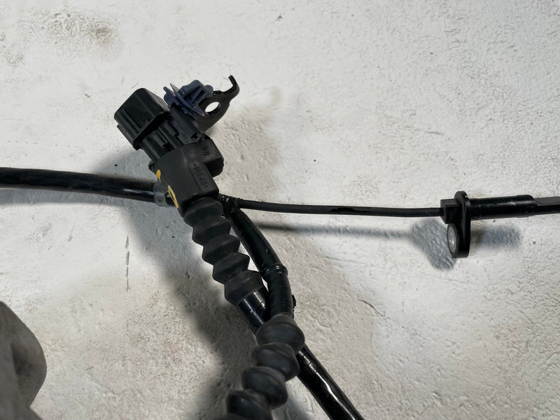 Load image into Gallery viewer, 2025-2026 ACURA ADX FWD REAR LEFT DRIVER SIDE BRAKE CALIPER W/ ACTUATOR # 114042