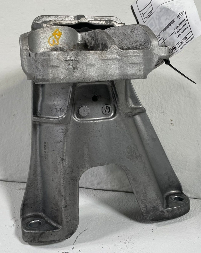 Load image into Gallery viewer, 2023 - 2026 HONDA HR-V FWD FRONT RIGHT ENGINE MOTOR MOUNT BRACKET 2.0L # 112668