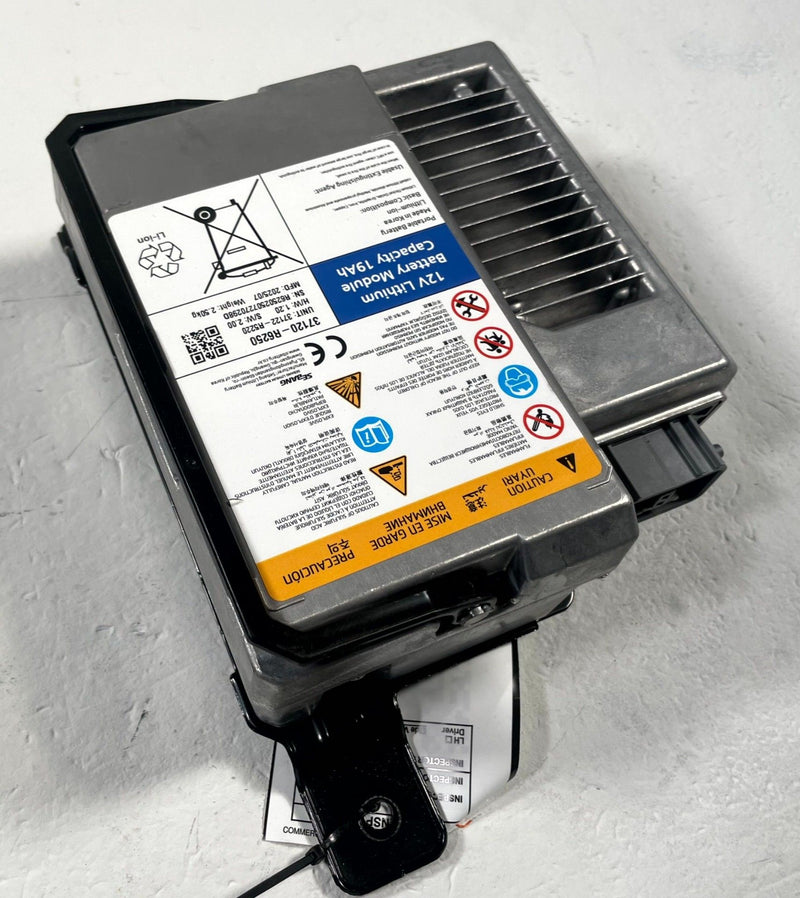 Load image into Gallery viewer, 2024 - 2026 HYUNDAI SANTA FE FWD LITHIUM ION BATTERY MODULE 12V 19AH # 111264