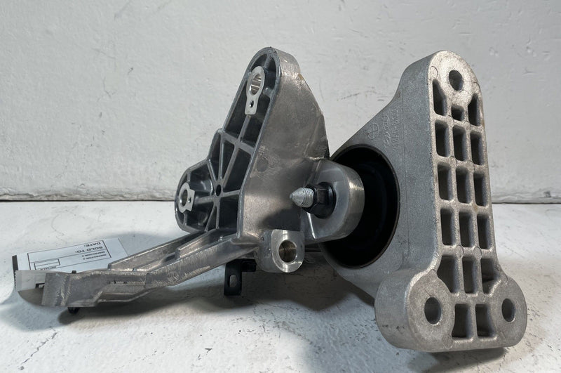 Load image into Gallery viewer, 2022-2025 HYUNDAI IONIQ 5 6 FRONT RIGHT DRIVE UNIT MOUNT BRACKET SUPPORT #107277