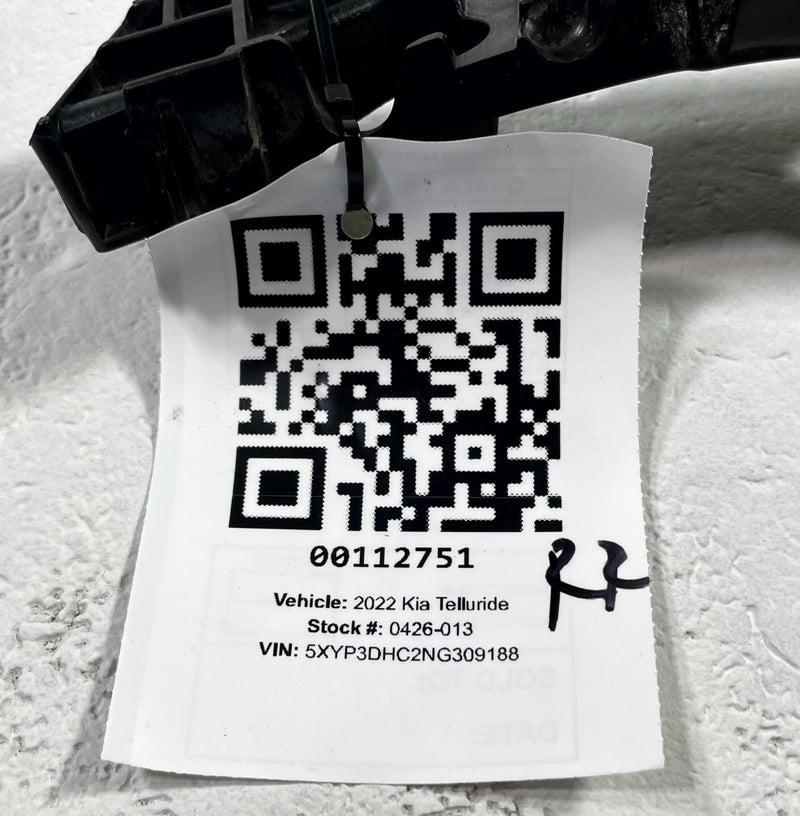 Load image into Gallery viewer, 20 - 25 KIA TELLURIDE REAR RIGHT SIDE BUMPER UPPER SUPPORT BRACKET 3.8L # 112751