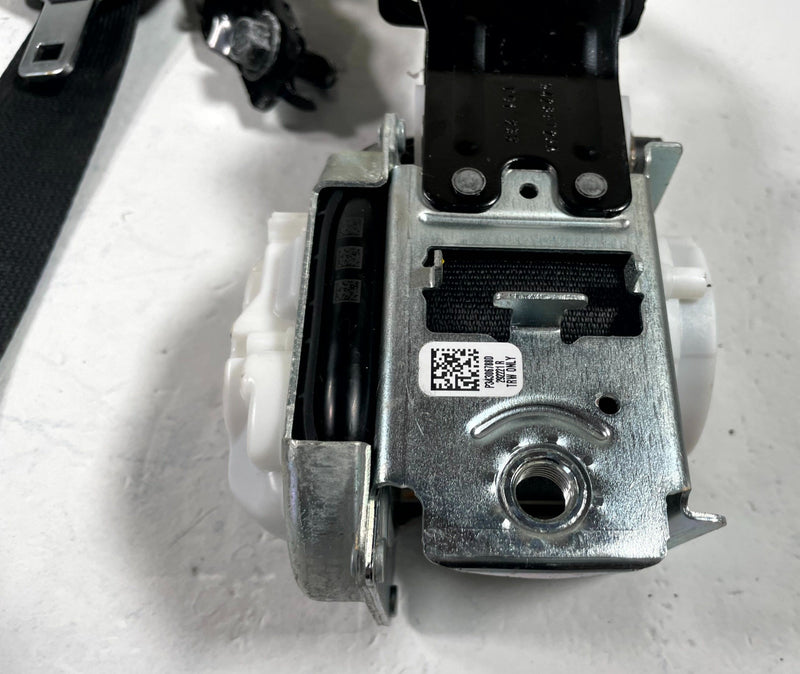 Load image into Gallery viewer, 2020-2025 KIA TELLURIDE FRONT LEFT DRIVER SIDE SEAT BELT RETRACTOR 3.8L #112744