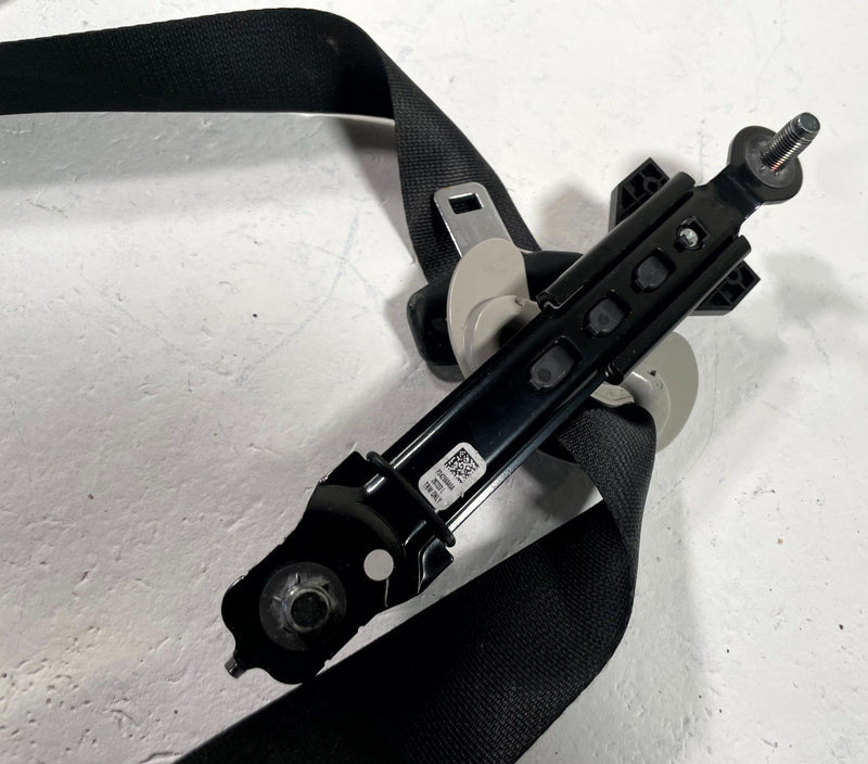 Load image into Gallery viewer, 2020-2025 KIA TELLURIDE FRONT LEFT DRIVER SIDE SEAT BELT RETRACTOR 3.8L #112744