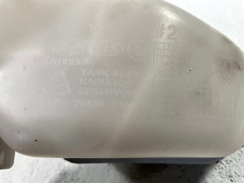 Load image into Gallery viewer, 20-25 KIA TELLURIDE RADIATOR COOLANT RESERVOIR RECOVERY TANK BOTTLE 3.8L #112721
