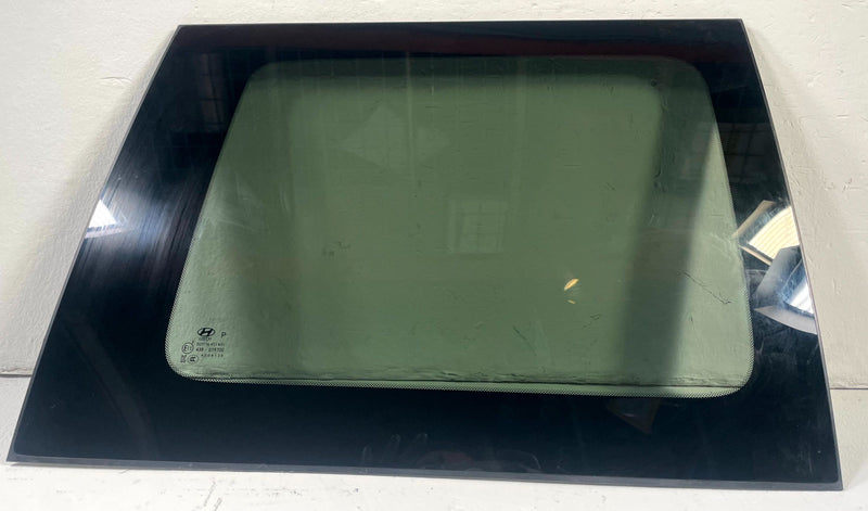 Load image into Gallery viewer, 2024-2026 HYUNDAI SANTA FE REAR RIGHT PASSENGER SIDE QUARTER WINDOW GLASS 111305