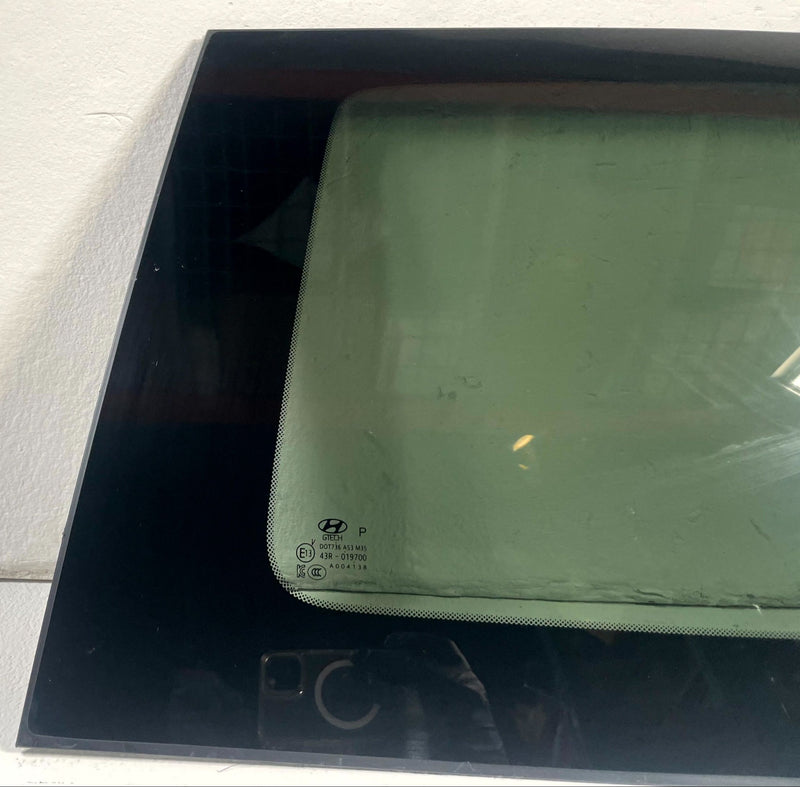 Load image into Gallery viewer, 2024-2026 HYUNDAI SANTA FE REAR RIGHT PASSENGER SIDE QUARTER WINDOW GLASS 111305