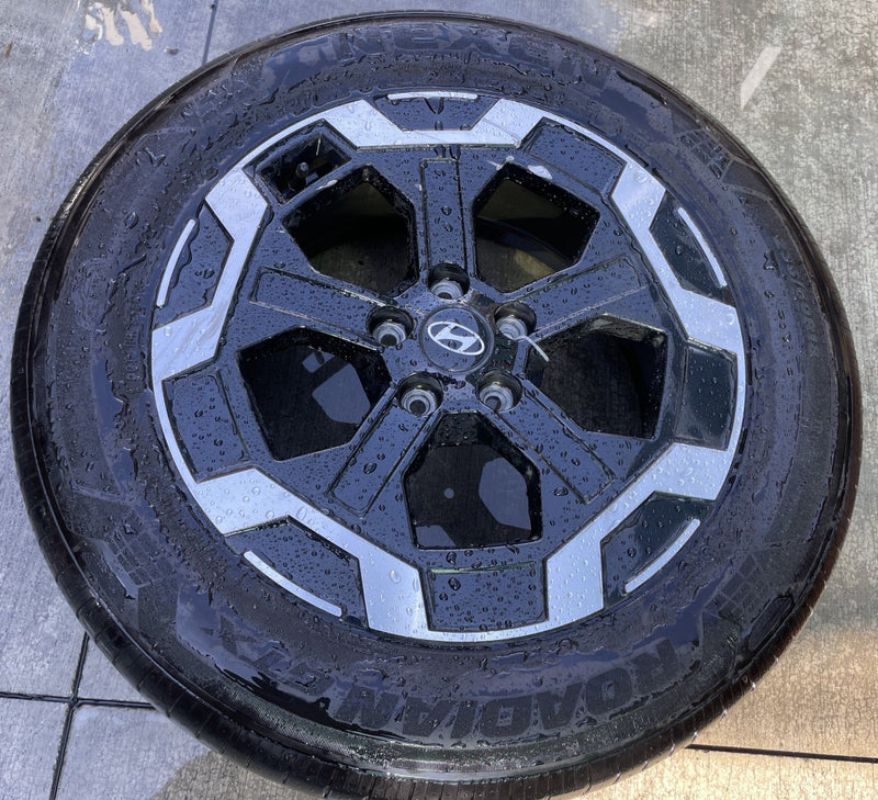 Load image into Gallery viewer, HYUNDAI SANTA FE 18" 18x7.5 BLACK ALLOY WHEEL RIM W/ TIRE (ONLY#1) 24-26 #109324