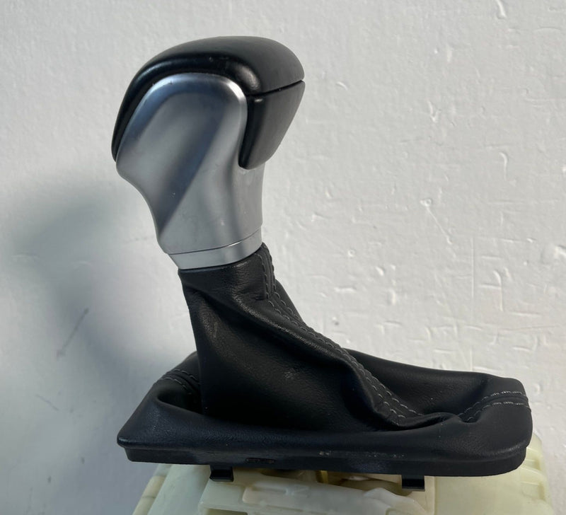 Load image into Gallery viewer, 2020-2025 KIA TELLURIDE GEAR SELECTOR FLOOR SHIFTER W/ SHIFT KNOB #107145