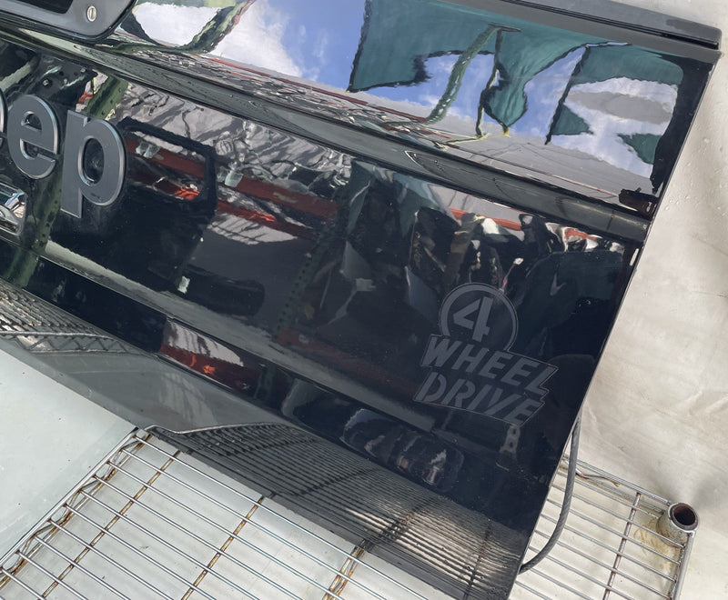 Load image into Gallery viewer, JEEP GLADIATOR TRUNK LID DECK TAIL GATE HATCH ASSEMBLY BLACK (PX8) 20-25 #114204