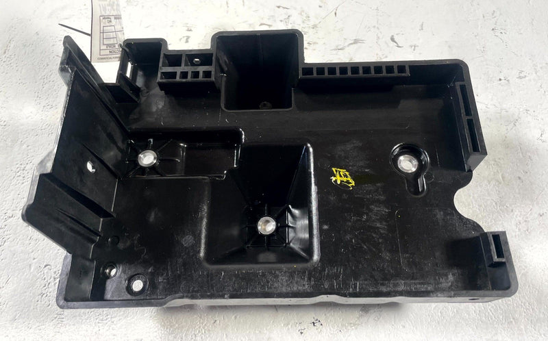 Load image into Gallery viewer, 25-26 CHEVROLET EQUINOX BATTERY TRAY HOLDER SUPPORT MOUNT BRACKET 1.5L #111336