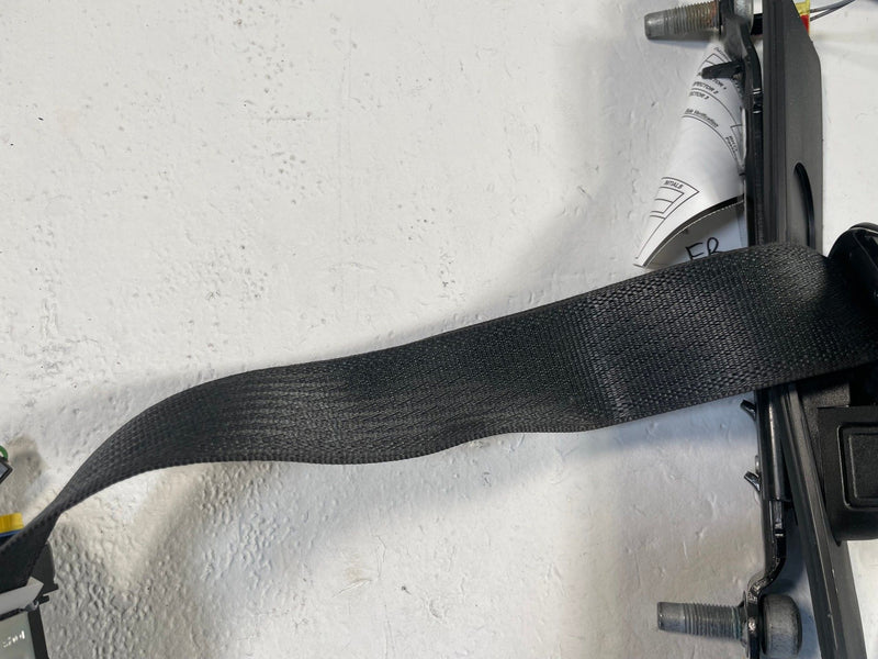 Load image into Gallery viewer, 2020-2021 JEEP GLADIATOR FRONT RIGHT SIDE SEAT BELT SEATBELT RETRACTOR # 114118
