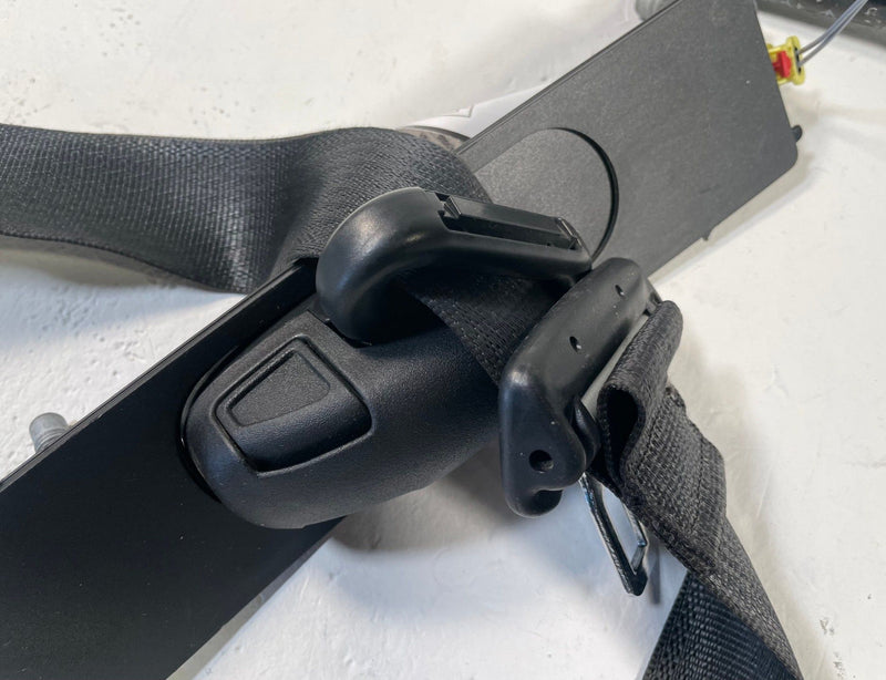 Load image into Gallery viewer, 2020-2021 JEEP GLADIATOR FRONT RIGHT SIDE SEAT BELT SEATBELT RETRACTOR # 114118
