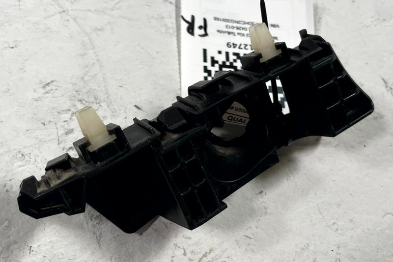 Load image into Gallery viewer, 2020 - 2025 KIA TELLURIDE FRONT RIGHT SIDE BUMPER MOUNT SUPPORT BRACKET # 112749