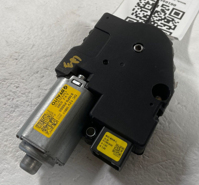 Load image into Gallery viewer, 2024-26 HYUNDAI SANTA FE FRONT SUNROOF SUN ROOF MOTOR UNIT 816P0-P6000 # 108652
