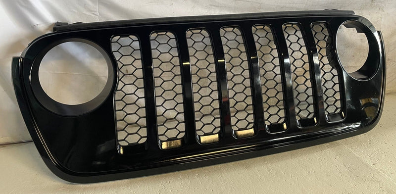 Load image into Gallery viewer, 2020-23 JEEP GLADIATOR FRONT BUMPER RADIATOR UPPER GRILLE GRILL MOLDING # 114208