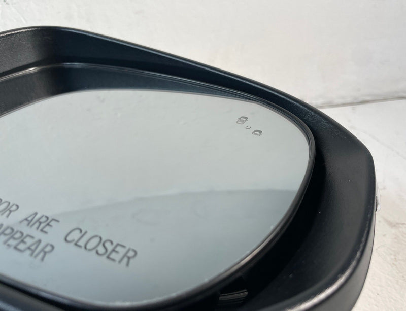 Load image into Gallery viewer, 2020-22 KIA TELLURIDE FRONT RIGHT VIEW DOOR MIRROR W/O CAMERA WHITE GWP # 107172