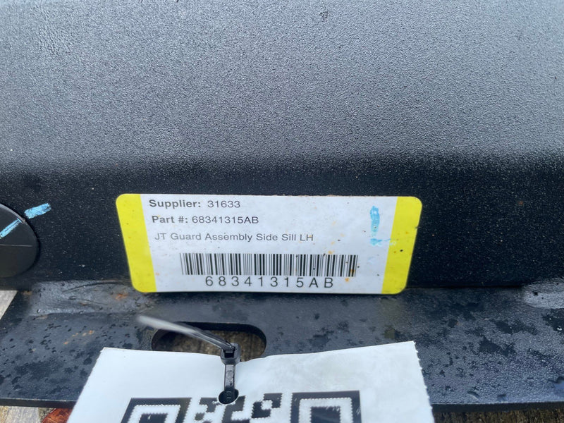 Load image into Gallery viewer, 20-26 JEEP GLADIATOR FRONT LEFT DRIVER BODY SIDE SILL GUARD 68341315AB #114197
