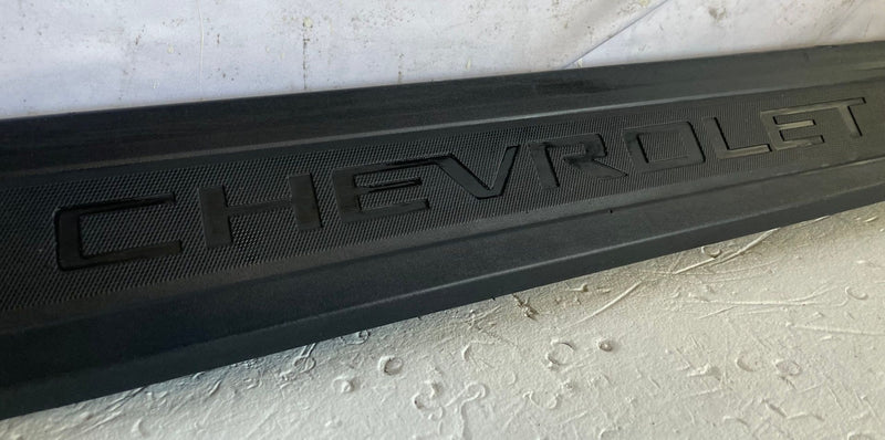 Load image into Gallery viewer, 19-26 CHEVROLET SILVERADO 1500 REAR LEFT PICK UP BOX UPPER MOLDING PANEL #109433