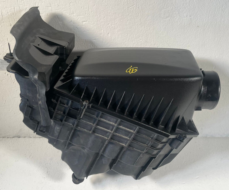 Load image into Gallery viewer, 2020-2026 JEEP GLADIATOR ENGINE AIR CLEANER INTAKE FILTER BOX 68257026AE #114156