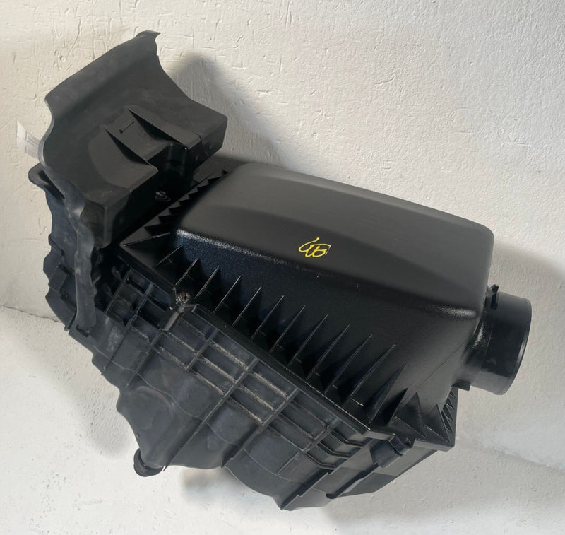 Load image into Gallery viewer, 2020-2026 JEEP GLADIATOR ENGINE AIR CLEANER INTAKE FILTER BOX 68257026AE #114156