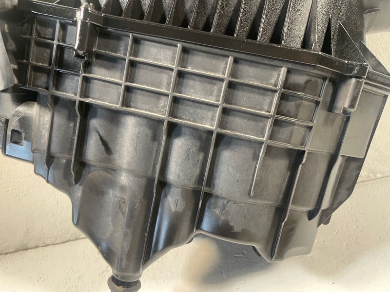 Load image into Gallery viewer, 2020-2026 JEEP GLADIATOR ENGINE AIR CLEANER INTAKE FILTER BOX 68257026AE #114156