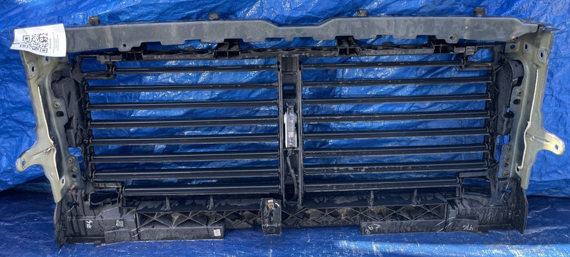 Load image into Gallery viewer, CHEVROLET SILVERADO 1500 FRONT RADIATOR ACTIVE SHUTTER ASSEMBLY 19-22 # 109444
