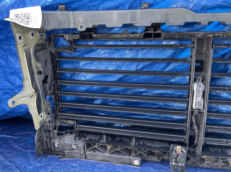 Load image into Gallery viewer, CHEVROLET SILVERADO 1500 FRONT RADIATOR ACTIVE SHUTTER ASSEMBLY 19-22 # 109444