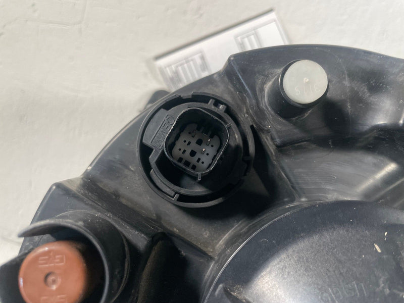 Load image into Gallery viewer, 2020 - 2026 JEEP GLADIATOR FRONT RIGHT SIDE HALOGEN HEAD LIGHT LAMP # 114176