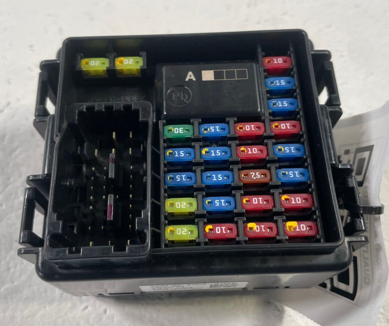 Load image into Gallery viewer, 24-26 HYUNDAI SANTA FE FRONT COMPARTMENT JUNCTION FUSE RELAY BOX UNIT # 112808