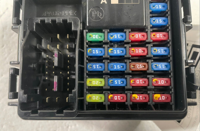 Load image into Gallery viewer, 24-26 HYUNDAI SANTA FE FRONT COMPARTMENT JUNCTION FUSE RELAY BOX UNIT # 112808
