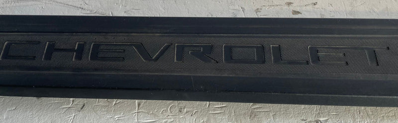 Load image into Gallery viewer, 19-26 CHEVROLET SILVERADO 1500 REAR RIGHT PICK UP BOX UPPER MOLDING PANEL 109462
